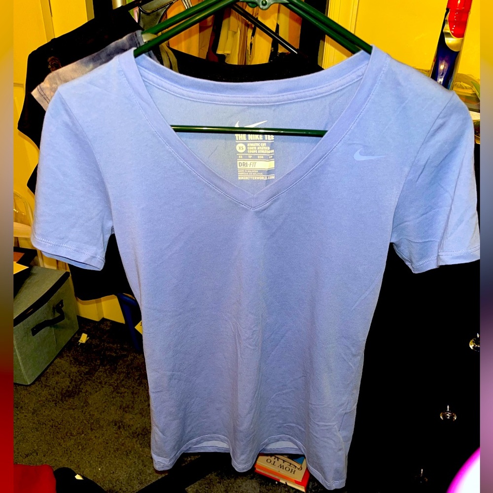 Women’s Lavender Nike VNeck Short Sleeve Shirt- size XS- **NEVER WORN**
